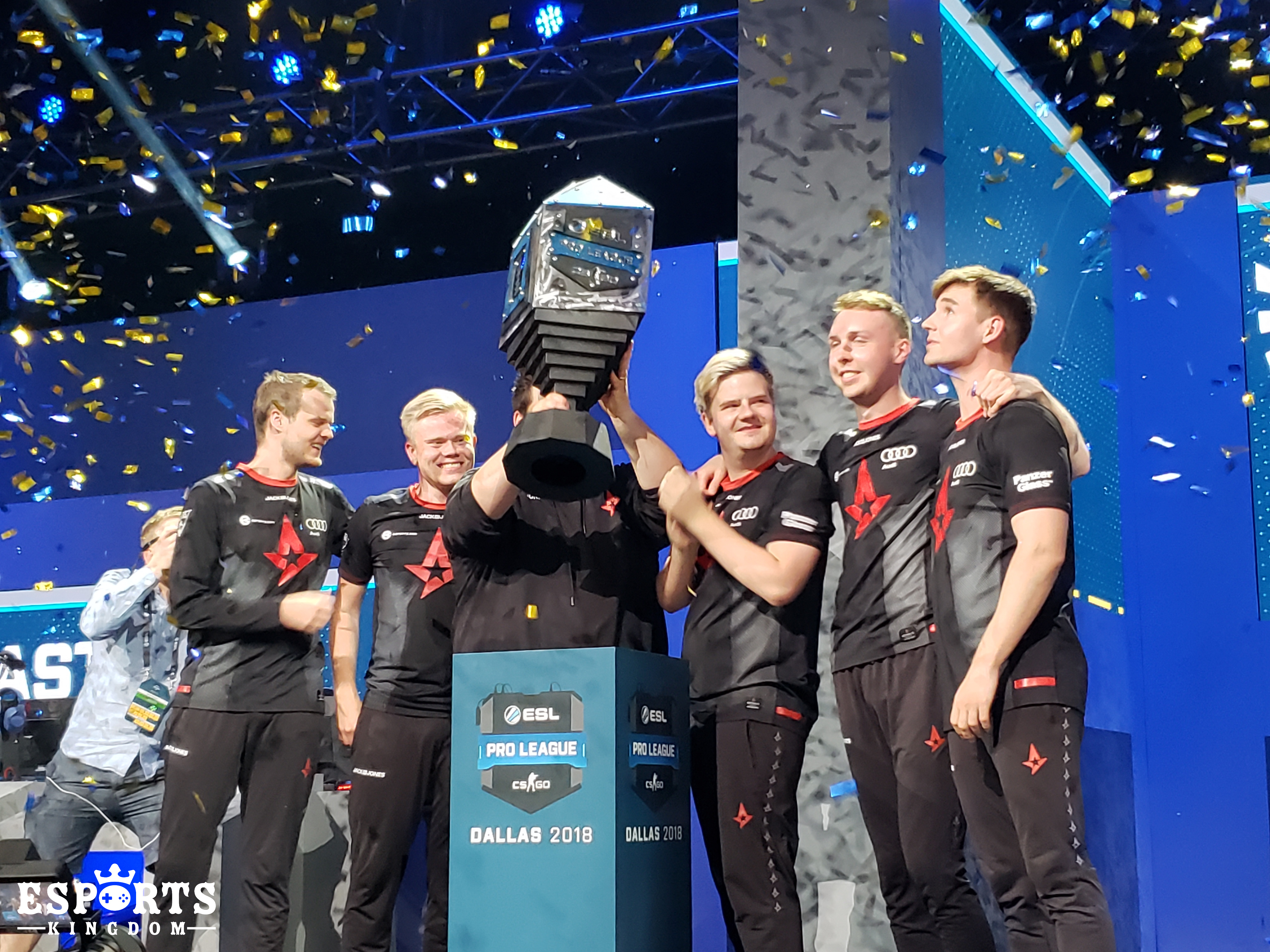 开云体育-CS2小组赛落幕，强队悉数晋级