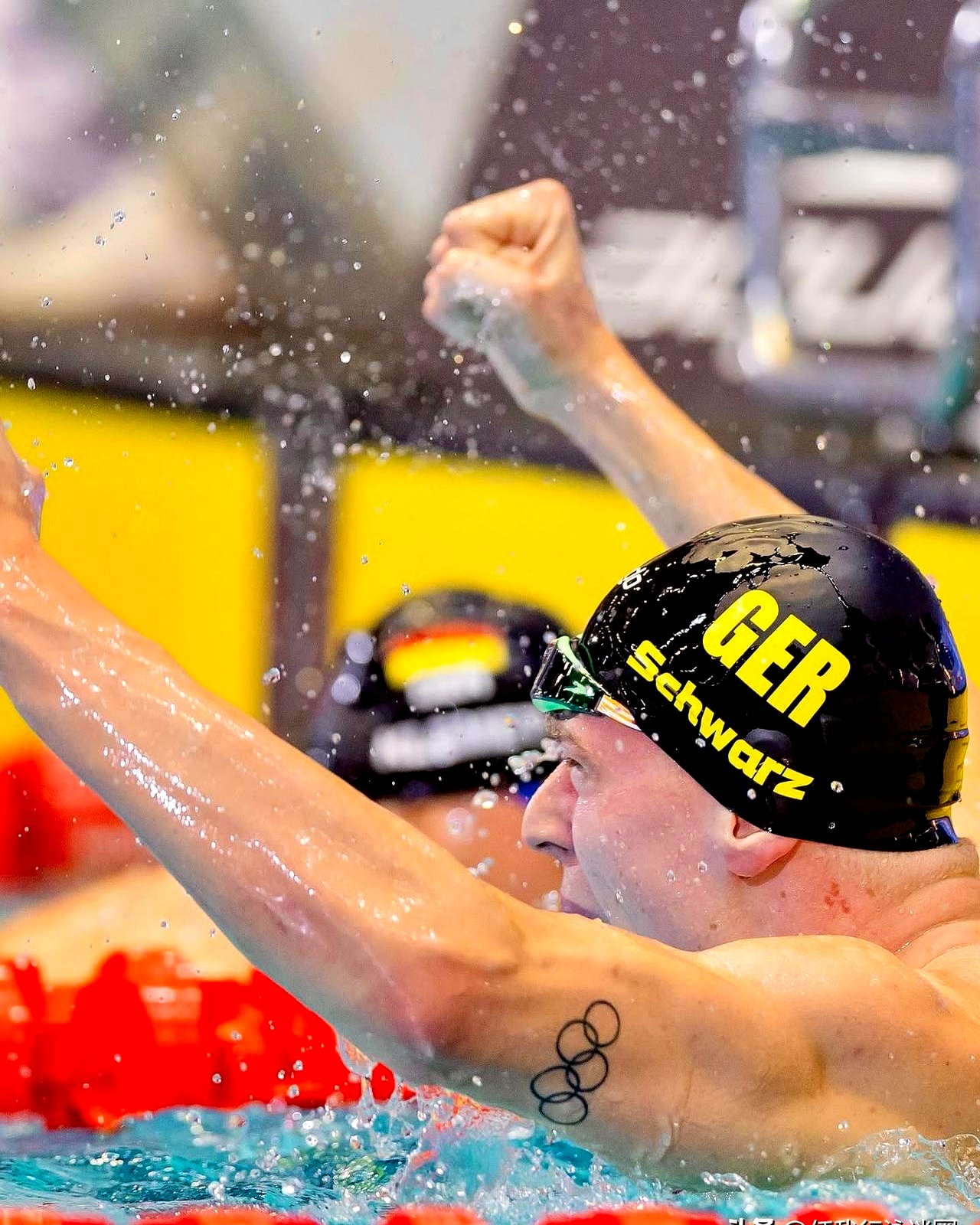 开云体育APP下载-游泳选手刷新世界纪录，震撼全场