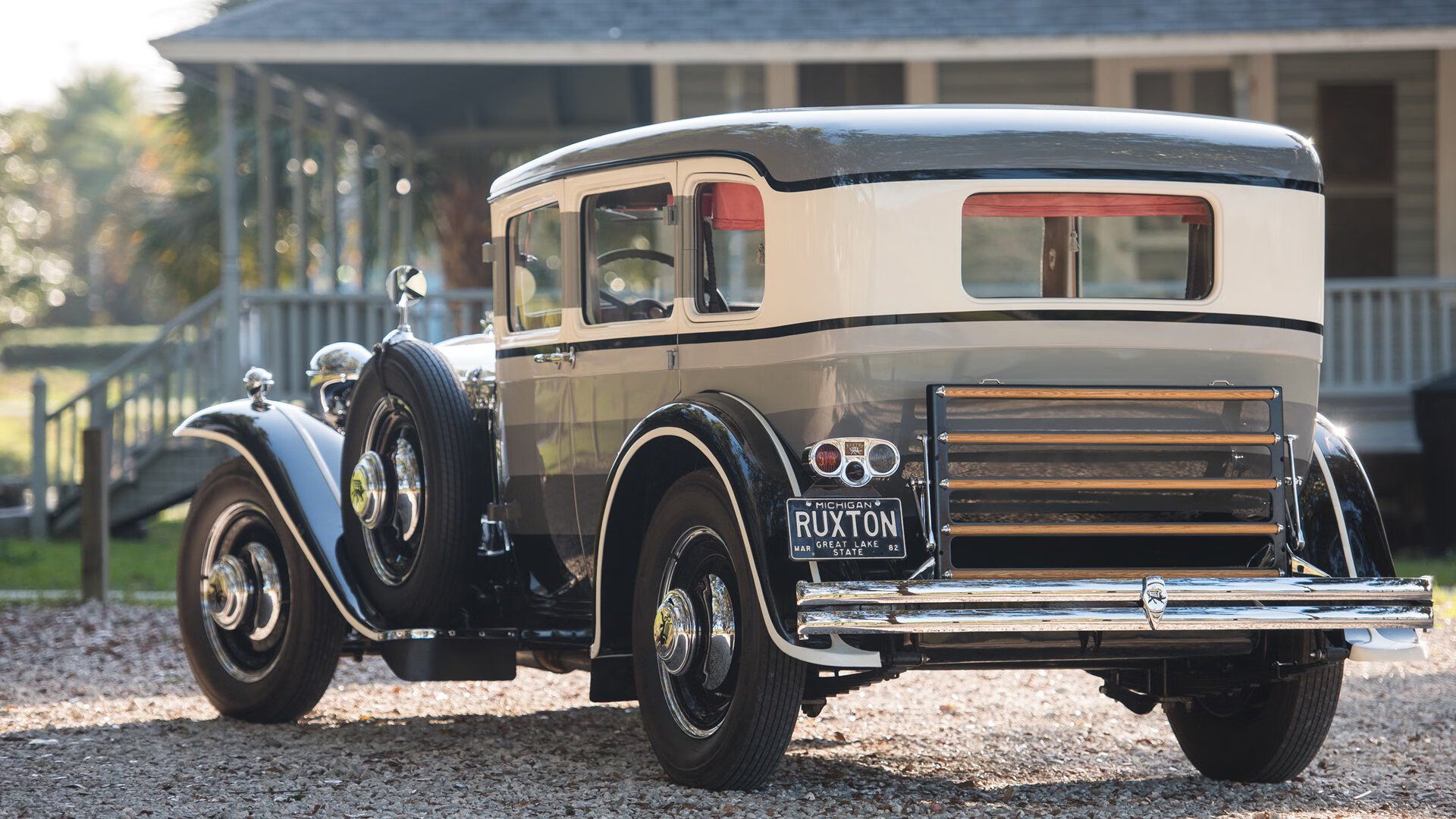 开云体育登录-紫禁之巅，当F1银红决战，映照斯坦福桥的英格兰铁血