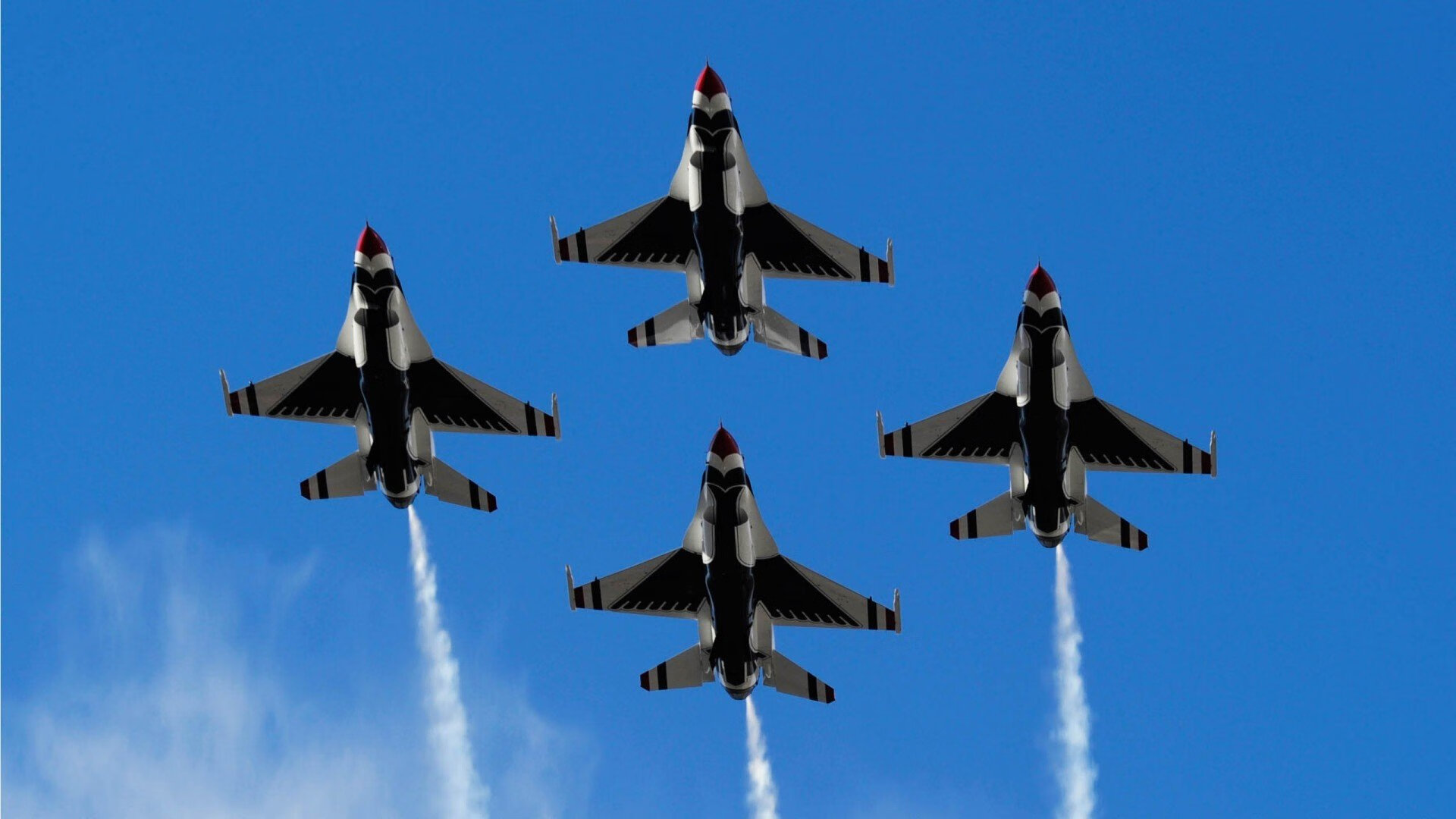 从俯冲到翱翔,当鹈鹕越过老鹰的残影,切特在季后赛的硝烟中睁开双眼